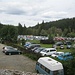 Zurück in Modrava, der Parkplatz hat sich mittlerweile bis zum letzten Platz gefüllt. Die Tschechen machen wegen Corona derzeit bevorzugt im eigenen Land Urlaub, und der Böhmerwald ist eines ihrer beliebtesten Reiseziele.