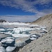 fantastische Schnee- und Eisformationen auf dem Gletschersee