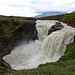 ...zum dritten Wasserfall, dem Kirkjufoss, der sich malerisch unter dem Snaefell (1833m) ergießt.