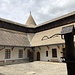 im Innenhof des Schlosses