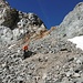 Abstieg vom Col du Monêtier zum Gletscher über lose Geröllblöcke.
