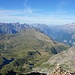 Tiefblick zum Plateau des Lacs.<br />Am Horizont der Mont Blanc.