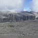 Blick nordostwärts: auf diesem Kamm liegen 6 Gipfel mit mehr als 2900m Höhe. Der Sellastock ist riesig, ca. 54qm groß.