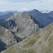 Nördliche Sellrainer Gipfel über dem Räuhengrat; dessen sichtbare Südflanke dürfte die übliche Skiroute sein, wäre auch mal eine Idee für den Herbst...