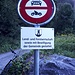 <b>La strada forestale non è percorribile liberamente.
Occorre richiedere l'autorizzazione alla Cancelleria comunale di Andeer. 
Nel sito del comune si legge:

FAHRBEWILLIGUNGEN FÜR BERGSTRASSEN
Für das Befahren der Bergstrassen in der ganzen Gemeinde Andeer, muss eine Bewilligung gelöst werden.
Es gibt 3 Kategorien von Bewilligungen, nämlich:

Tagesbewilligung für   Fr. 10.00  (gilt für 3Tage)
Monatsbewilligung für Fr. 20.00
Jahresbewilligung für Fr. 40.00

Die Tages- und die Monatsbewilligung können während der Öffnungszeiten auf der Gemeindekanzlei oder im Heilbad Andeer bezogen werden.
Säumige Fahrzeughalter werden gebüsst.</b>
