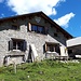 <b>Alle 9:50 pervengo all’Alp Neaza (2229 m) o Nezza, come appare nella scritta datata del 1957 sulla facciata del caseificio. </b>