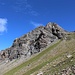 <b>Proseguo lungo una dorsale parallela al torrentello, puntando alla sella a SE del Curvér Pintg da Neaza.</b> 