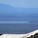 Blick nach NW mit der etwa 60km entfernten Herdubreid (1682m) am Horizont. Da dieser formschöne Berg ziemlich zentral in Island liegt, kann man ihn von vielen Stellen aus sehen. So wie ich z.B. vor ein paar Tagen aus der anderen Richtung: [tour155918 Sulur (1213m) - Aussichtsreiche Bergwanderung im Norden von Island].