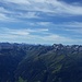 Der Blick geht über die Laörlinggruppe und die Deferegger Alpen bis in die Dolomiten.