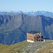 Auf dem Törlkopf der Goldberggruppe war ich gestern und heute werde ich das Hannoverhaus auf dem Rückweg aufsuchen.(Zoom) Hinten rechts mittig die Lienzer Dolomiten.