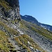 Am Anfang verliert man auf dem einfachen Steig (Nr. 592) einige Höhenmeter, die auf dem Rückweg wieder zurück gewonnen werden müssen.
