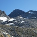 Um auf den Kleinen Ankogel zu gelangen gibt es zwei Möglichkeiten, einmal über den Lassacher Kees und die Radeckscharte oder über den Osnabrücker Weg im rechten Teil des Bildes. Heute sind fast alle über den Kees.