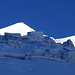 Seracs im Schatten, der Gipfel in der Sonne