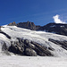 Eine Seilschaft auf dem Rhonegletscher - die Felsinseln im Hintergrund waren vor 10 Jahren noch nicht sichtbar