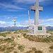 Monte Gradiccioli. [https://www.hikr.org/gallery/photo1615461.html?post_id=88045 Inschrift] auf der grünen Tafel.<br /><br /><br />