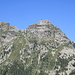 il Carded visto dal sentiero Alpe Cazzai-Magadign
il pallino rosso indica la selletta di uscita sulla cresta