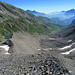 Auf der riesigen Gletschermoräne: der Aufstieg von der Wildhornhütte zum Chilchligletscher.