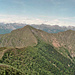 In Bildmitte der Monte Gradiccioli 1936m und rechts der Monte Tamaro 1961m.