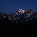 Mont Blanc (4810,45m) und Pointe Walker der Grandes Jorasses (4208m) in der Morgendämmerung.