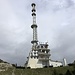 Im Abstieg vom Krvavec - Vorbei am markanten Sendeturm, der sich etwas unterhalb des Gipfels befindet.
