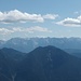 der Blick reicht auch auf das ganze Karwendel hinter Mittenwald