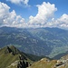 Blick nach Nordwesten. Rechts unten das Zillertal. Der Ort Mayrhofen am Fuße des Berges ist durch den bewaldeten Bergvorsprung verdeckt.