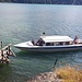 Das kleine Motorboot verkehrt im Sommer auf dem Silsersee
