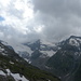 Die Adula-Gruppe mit dem Rheinwaldhorn (3402 m) in den Wolken. Läntagletscher.