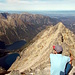 Tiefblick vom Gipfel auf die beiden Seen "Morskie Oko" von wo aus man auf der poln. Seite aufsteigt. Diese 1000Hm sind wesentl. steiler (und auch etwas komplizierter zu erreichen) als von der slowak. Seite. 