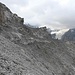 Vor dem Bifertengletscher kann man den "markanten Gratblock" aus dem Routenbeschrieb im Alpinführer sehen. Ich bin von dem Absatz eins weiter oben gekommen, was nochmal etwas brüchigen Abstieg bedeutet.