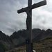 Das wunderschöne Gipfelkreuz des Wiedemerkopfes.