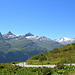 Start bei der Leisalp (2051 m). Von links: Ampervreilhorn (2802 m), Guraletschhorn (2908 m), Fanellhorn (3124 m) und das Adulamassiv.