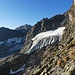Seitenblick auf den Hängegletscher des "Eiswegs"