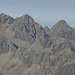 Zoomaufnahme von Gipfeln, die ich erklimmen können müsste (keine IIIer-Stellen an den Normalwegen). Die Überschreitung der 3 Bretterköpfe (rechts) hat Willy Kreuzer als wunderschön bezeichnet!