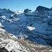 Graustock (2661,8m): Gipfelaussicht zum Reissend Nollen (3003m), Chli Wendenstock (2957m), Gross Wendenstock (3042m) und Pfaffenhuet (3009m). Zwischen dem Reissend Nollen und P.2957m schaut das Sustenhorn (3503m) hervor.