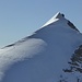 Zoom auf den Ostgipfel. Ein wunderbarer Gipfelgrat! / Ingrandisci verso la cima orientale. Un meraviglioso crinale di vetta!