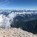 Mangart - Ausblick am Gipfel. Unten sind die Laghi di Fusine (Weißenfelser Seen) zu erahnen.