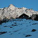 Rückblende: Aufstieg mit Ski nach Mittelweid, darüber die Gälbi Flue (Foto vom 26.12.2008)