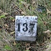 Hektometerstein am Bahn-km 13,7