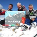 Il vessillo dei “Malnat” sventola nella neve ai 2146 metri della Forcella di Larecchio…. Da sx. Fabio, Giordano, io.