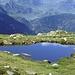 Uno dei Laghi Gemelli, sullo sfondo il Lac Vert.