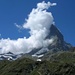 ein letzter Blick zurück, Matterhorn mit der typischen Fahne