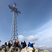 Wielki Giewont - Am Gipfel befindet sich ein 15 m hohes Kreuz. Der Berg zählt zu den am häufigsten bestiegenen in Polen - im Moment ist tatsächlich sogar "wenig" los. Obwohl nach und nach immer mehr Leute eintreffen und zeitgemäß auch unendlich viele Selfies geschossen werden, ist es bei unserem Besuch übrigens sehr ruhig bzw. praktisch still am Gipfel.