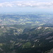 Wielki Giewont - Ausblick am Gipfel, der nordseitig steil abbricht. Unten dürfte das Tal Dolina Strążyska zu sehen sein. 