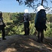 Aussichtspunkt (Foto: MB)<br />Der Wanderleiter bereits wieder am fabulieren - soll lieber aufpassen, dass er nicht wieder über die eigenen Füße fällt.