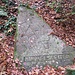 Ein interessanter Gedenkstein am Wegesrand. Ein Wehrmachtssoldat (am Helm erkennbar) klettert die "Himmelsleiter" hoch? Soll das vielleicht eine Anspielung auf den Heldentod der Soldaten sein? Aber warum trägt der Soldat einen Eimer?