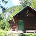 vorbei an der Jagdhütte