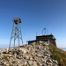 Kasprowy Wierch / Kasprov vrch - Blick über den Gipfel: vorbei an einem kleinen Glockenturm zum Hochgebirgsmeteorologischen Observatorium.