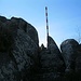 Der höchste Punkt des Felsmassivs mit dem Signalmast ist leicht erreichbar.