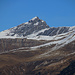 Der formschöne Piz Curvér (2971,8m) steht etwas entfernt direkt überm Talausgang des Val Niemets. Als ich den Berg sah, wusste ich gleich, dass dieser mein nächstes Gipfelziel sein wird - er ist auch einer der selbstständigsten Bergen der Schweiz. 

Nachtrag: Eine Woche später unternahm ich die Biwaktour auf den Piz Curvér und stand am 25.11.2020 auf dem Gipfel :-)
Link zur Besteigung vom Piz Curvér: [https://www.hikr.org/tour/post159308.html]